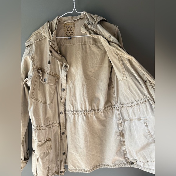 Aritzia Talula size small Women's Tan Utility trooper Jacket, 100% Cotton, Tan - Picture 7 of 10